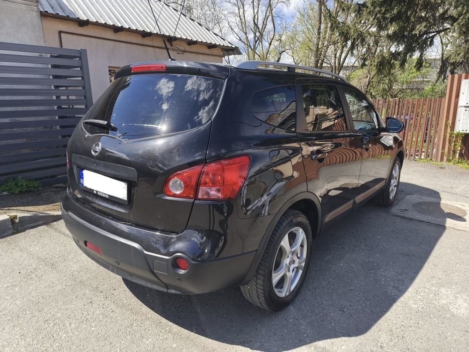 Vând Nissan Qashqai+2