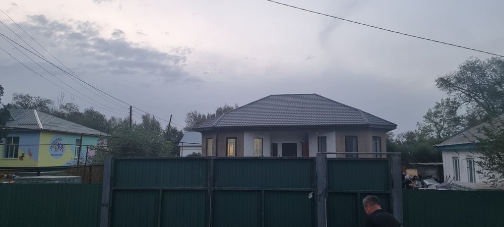 Продам дом в селе Енбекшиарал