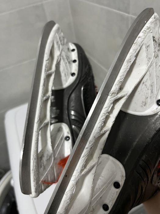 Коньки хоккейные