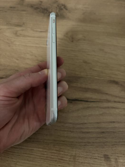 iPhone SE 2020 64 GB (iOS 18.6.2)