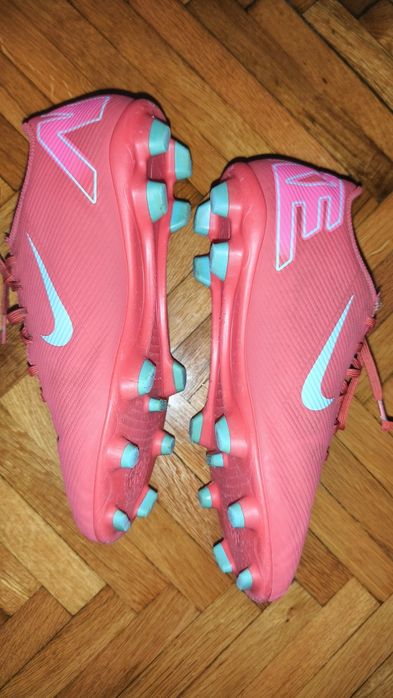 Crampoane Nike măr 40
