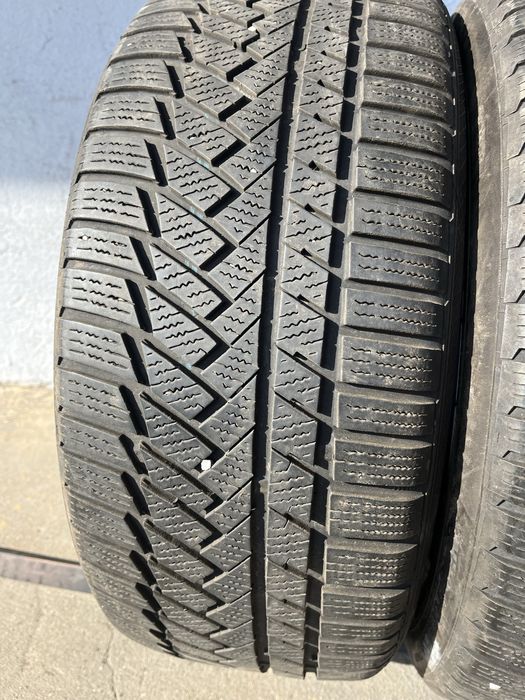 2 бр. зимни гуми 235/45/18 Continental 6 mm DOT 3518