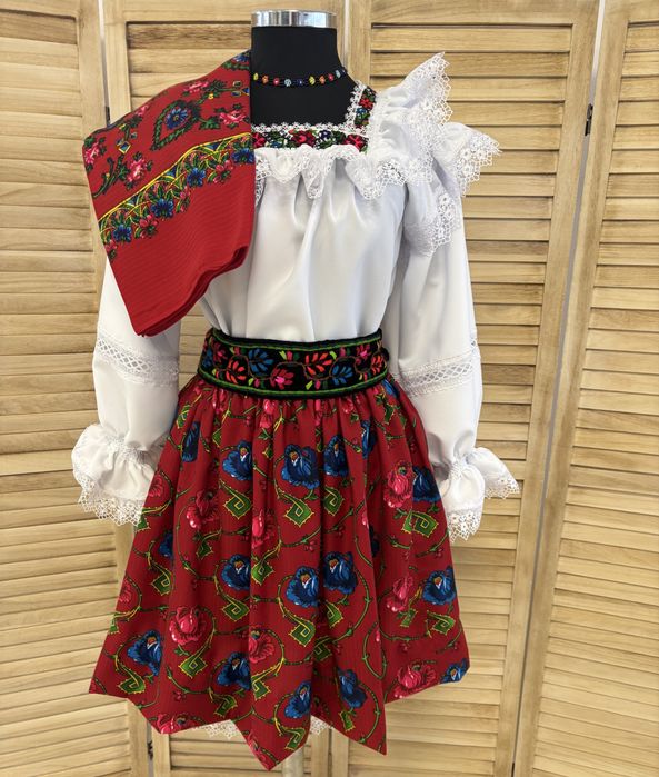 Costum popular pentru doamne de Maramureș