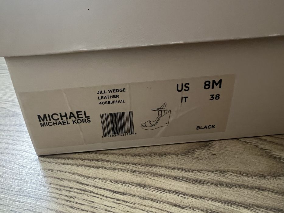 Кожени сандали на платформа Michael Kors размер 38