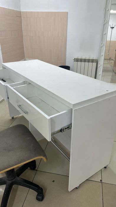 Белый Маникюрный стол на 4 мастера 5000тг