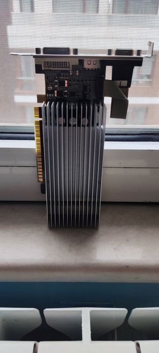 Продавам видеокарта GT520 1024mb