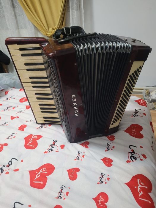 Vând hohner 80 basi