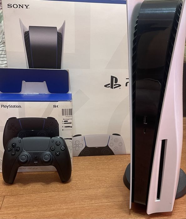 PS5 в хорошем состоянии с джойстиком