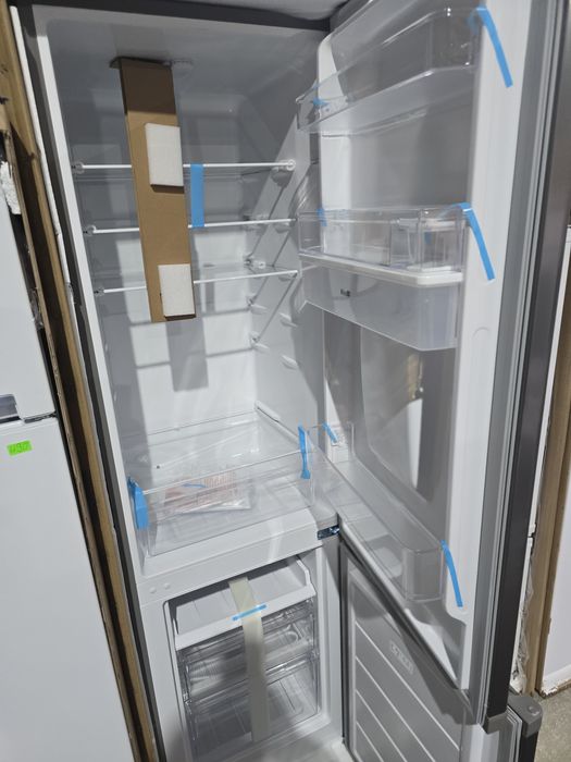 Нов хладилник/фризер с диспенсър Grento инокс