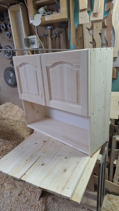 Шкафове от масивна дървесина