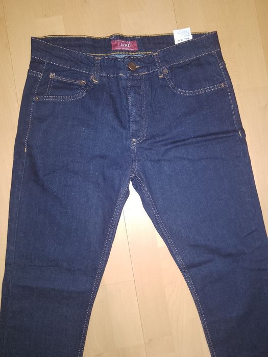 Мъжки тъмно сини дънки.