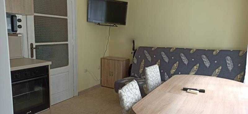 Дава се под наем Тристаен апартамент в Бургас, Център - 70 кв.м за 510 € - Снимка #2