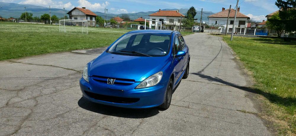 Продавам Пежо 307