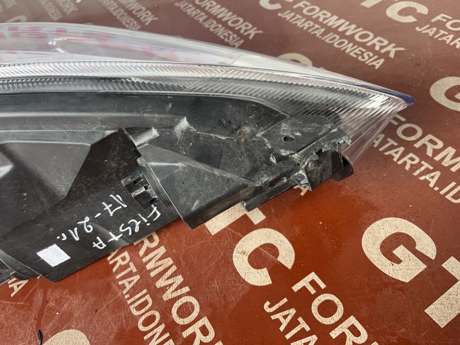 2 броя Фар Ford Fiesta 2020г