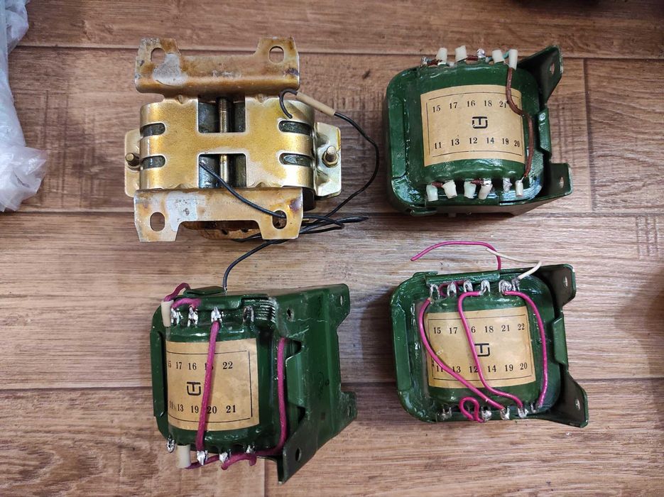 Трансформаторы большие и маленькие