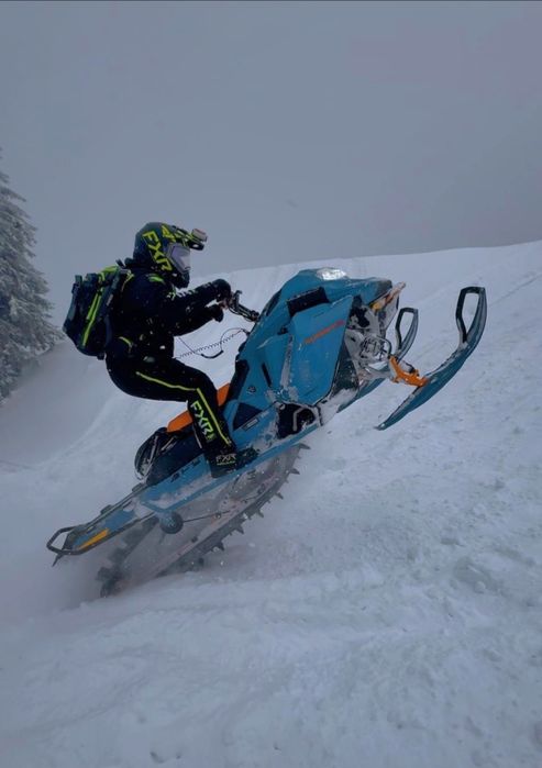 Snowmobil Ski-Doo Summit-X 850 E-Tech senilă 154 model 2022