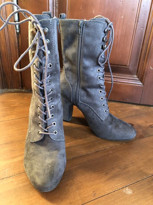 Боти,червени токчета, черни ботуши