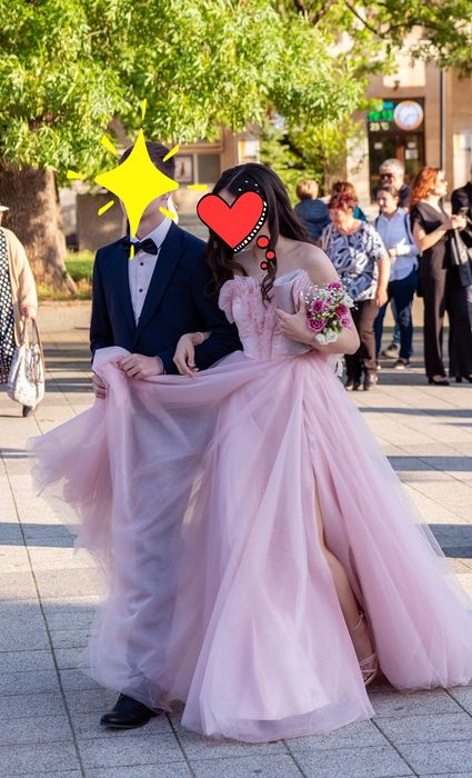 Бална рокля в нежно розов цвят