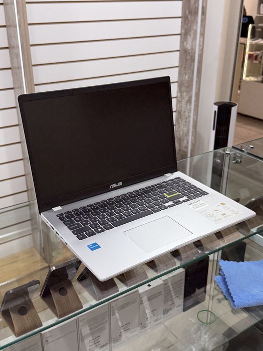 Asus E510 Celeron 8GB/256GB