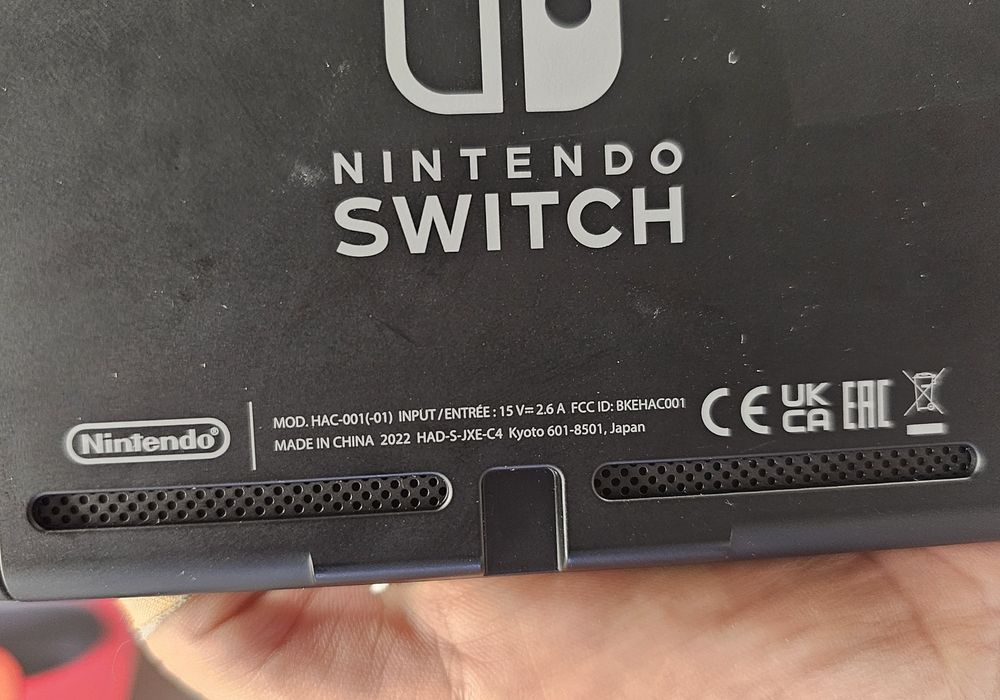 Nintendo Switch HAC-001(-01) V2 + 32 GB MicroSD