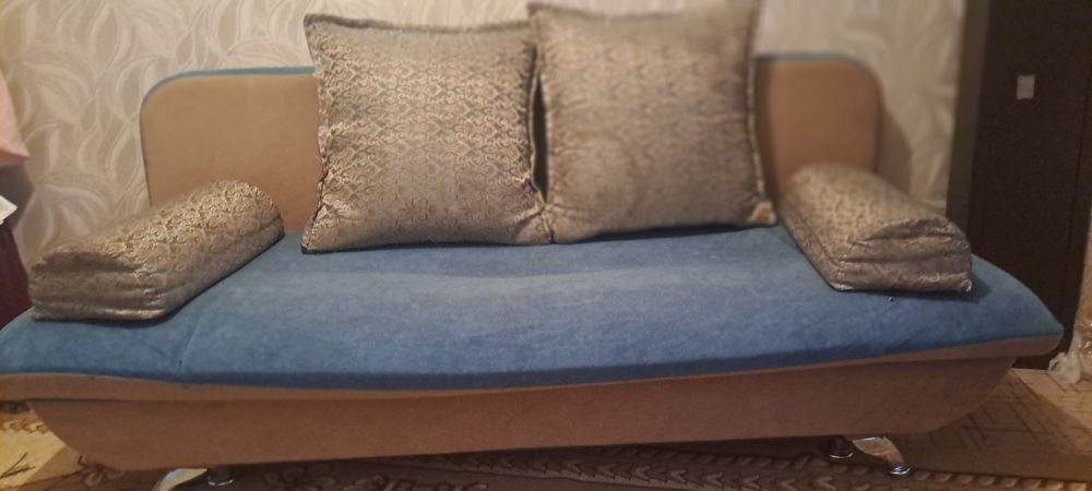 Диван сатылады  созылмалы