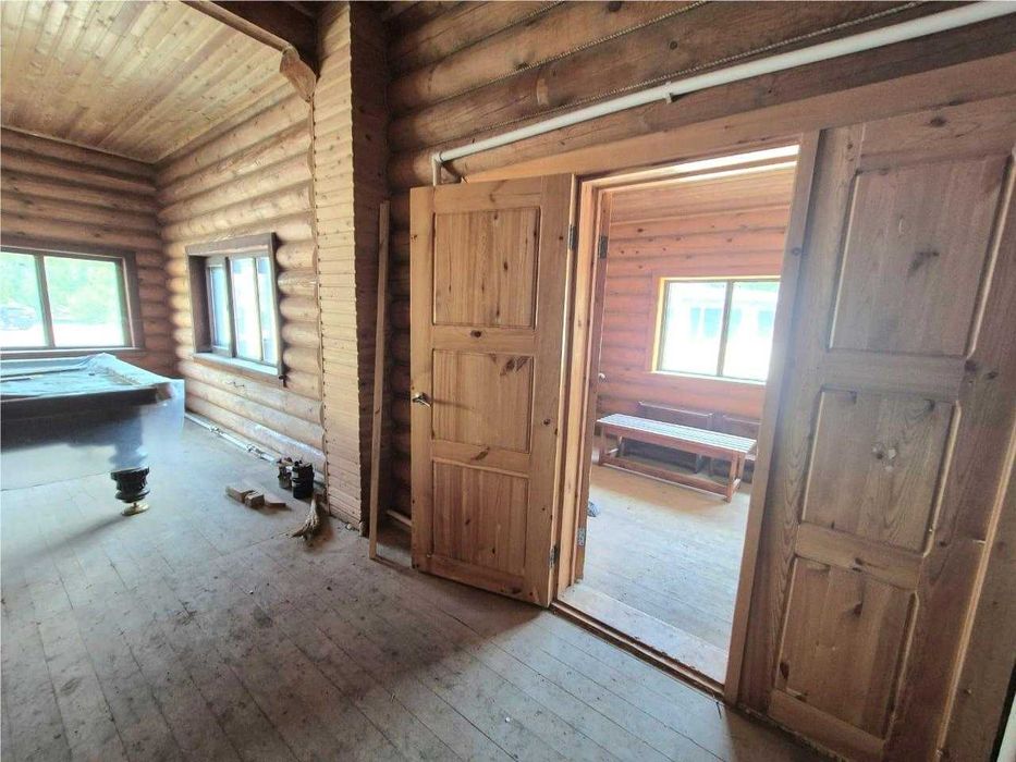 Продам дом из сруба на 2 хозяина, 2 этажа.