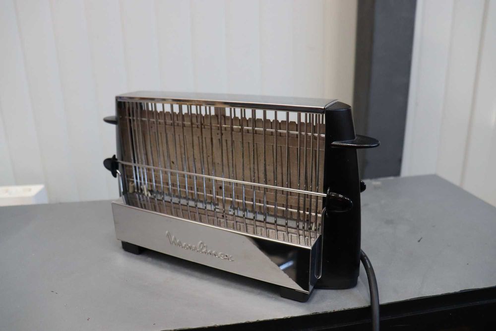 Moulinex - 760W Classic тостер за всички видове хляб, до 4 филийки