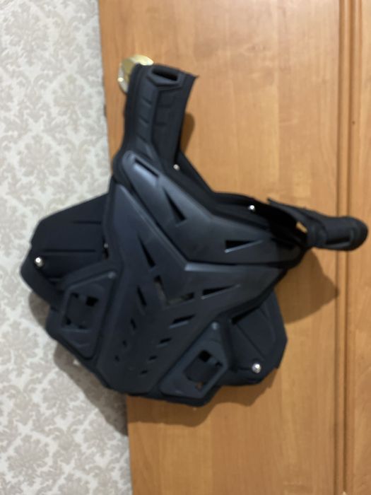 Продам шлем и панцирь для эндуро