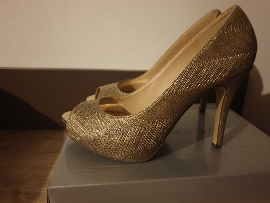 Pantofi cu platforma aurii Otter