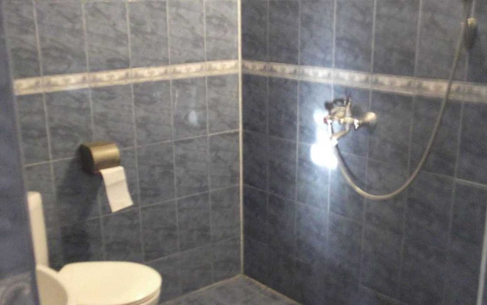 Дава се под наем Тристаен апартамент в Бургас, Център - 100 кв.м за 433.5 € - Снимка #3