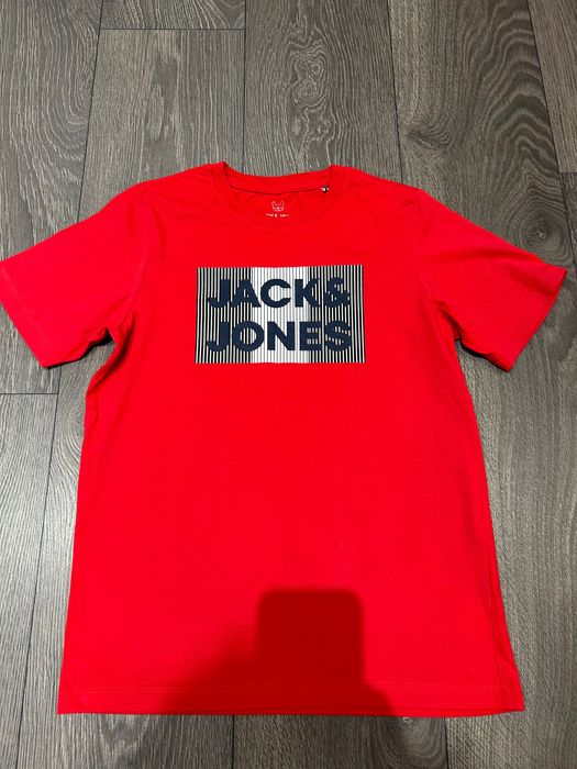 Тениски и блузки с дълъг ръкав