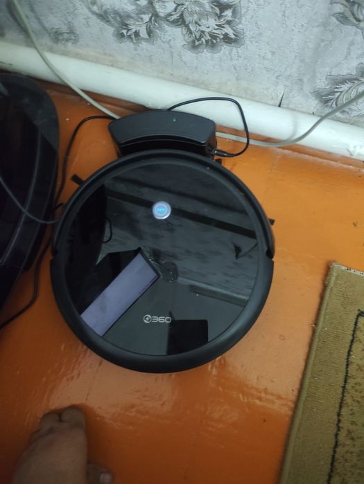 Продам Робот-пылесос 360 C50-1 черный