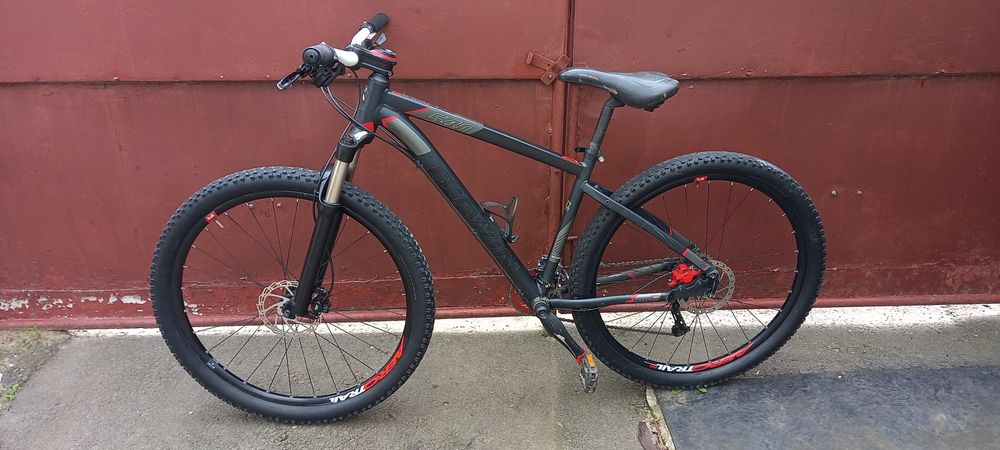 Bicicleta B'Twin 520 cu roti pe 27.5