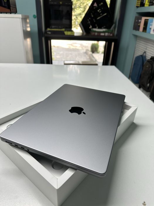 MacBook pro 14 M3 8/512 3 циклов зарядки