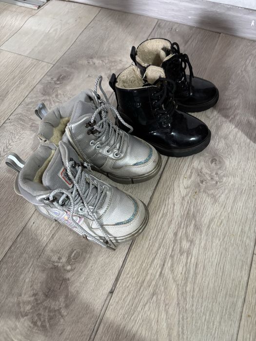 Продам для девочек ботинки
