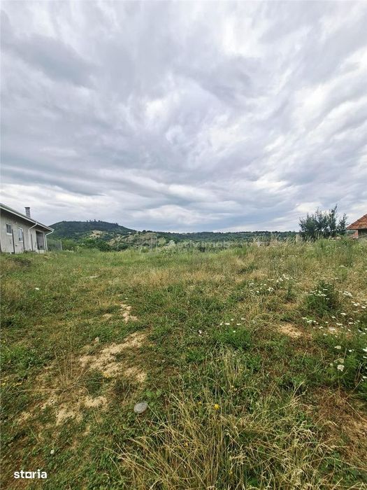 Teren intravilan de vanzare Saliste