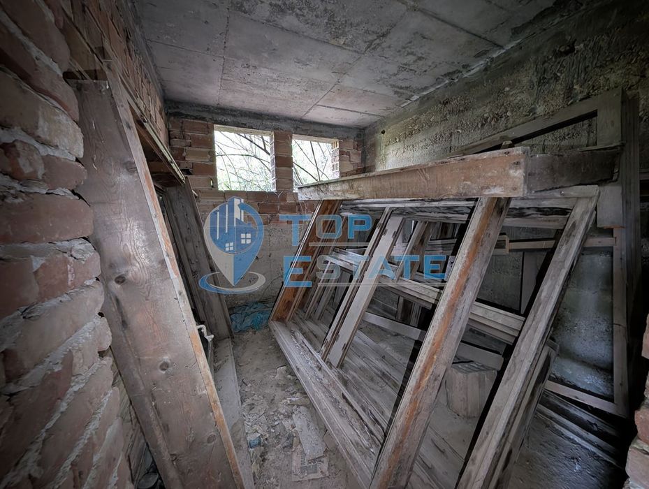 Вила във вилната зона на село Леденик