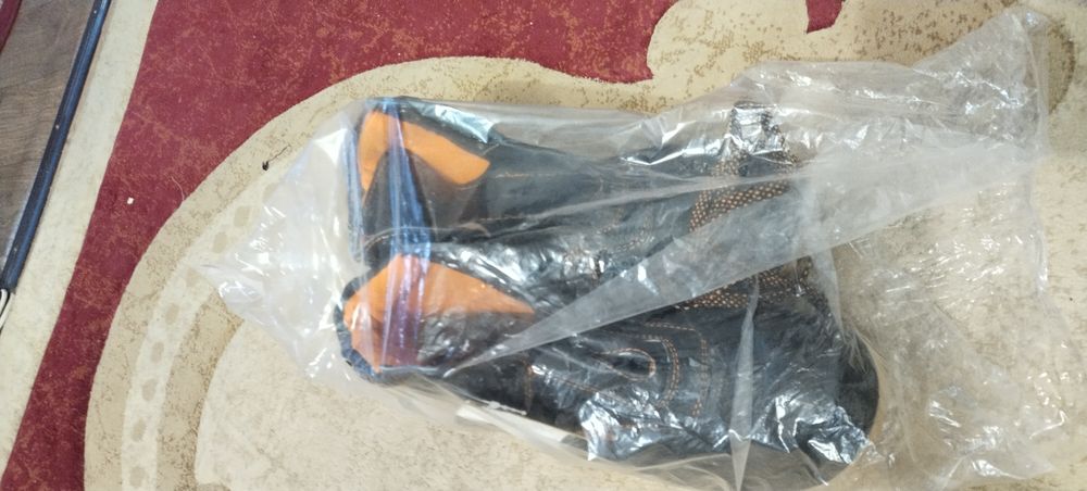 Сиз ботинка новый