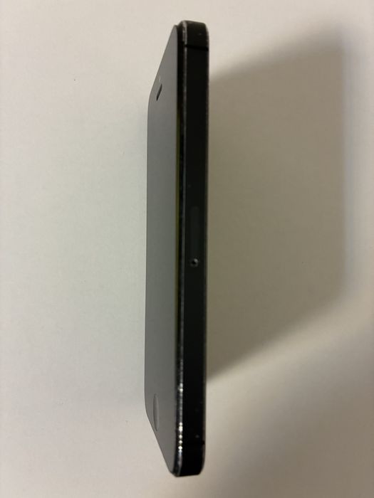 Лот 4 бр. iPhone - 2 x iPhone SE 2, iPhone 7, iPhone 5