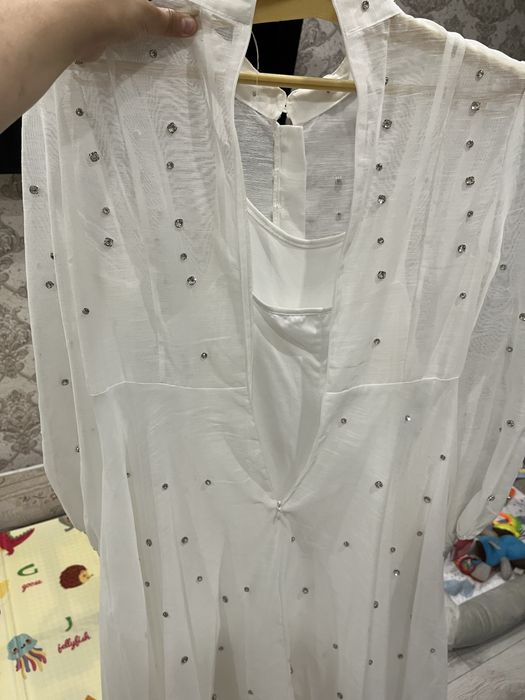 Продам белое платье