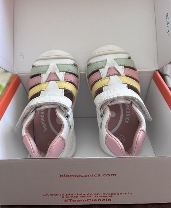 Цветни летни сандали за момиченце