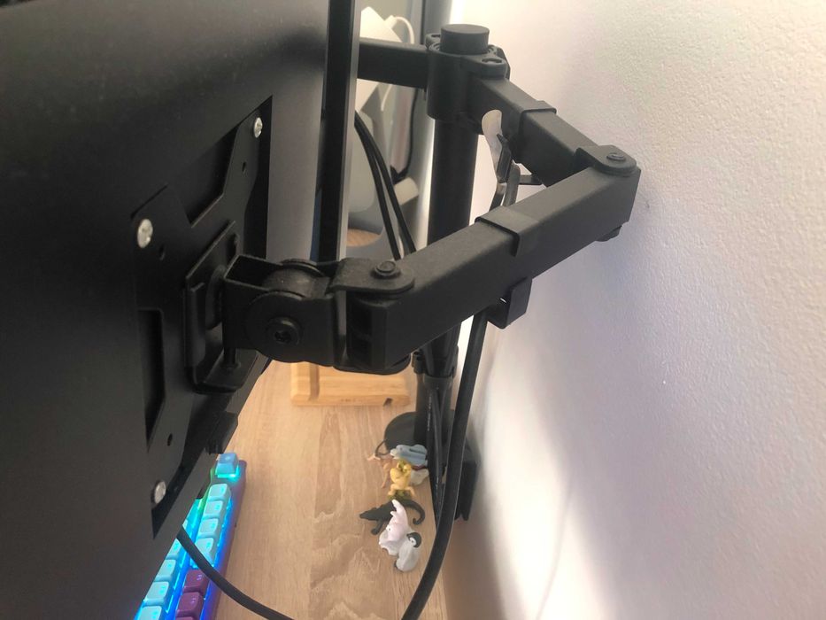 Dell P2414Hb - 2 монитора закачени на една регулируема стойка