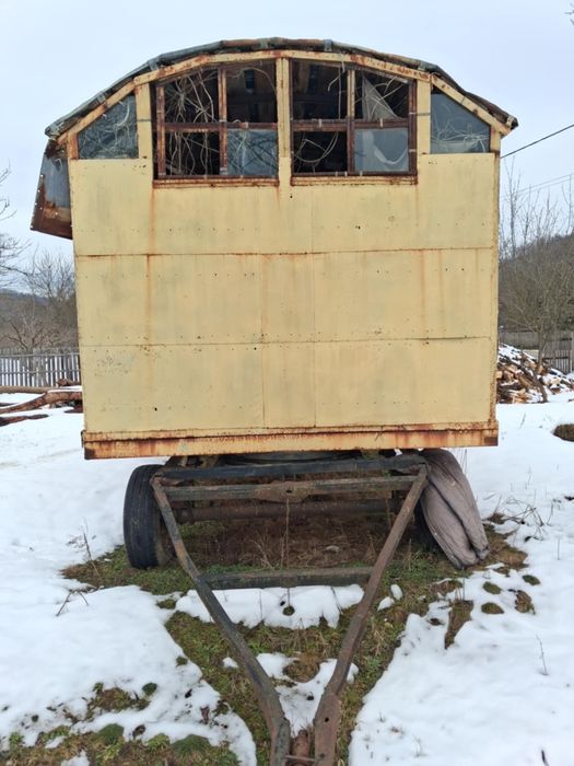 Vând vagon stupi fără acte