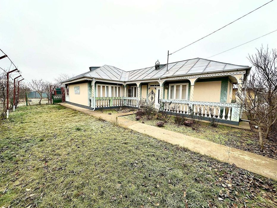 Casă de vânzare la țară complet utilata