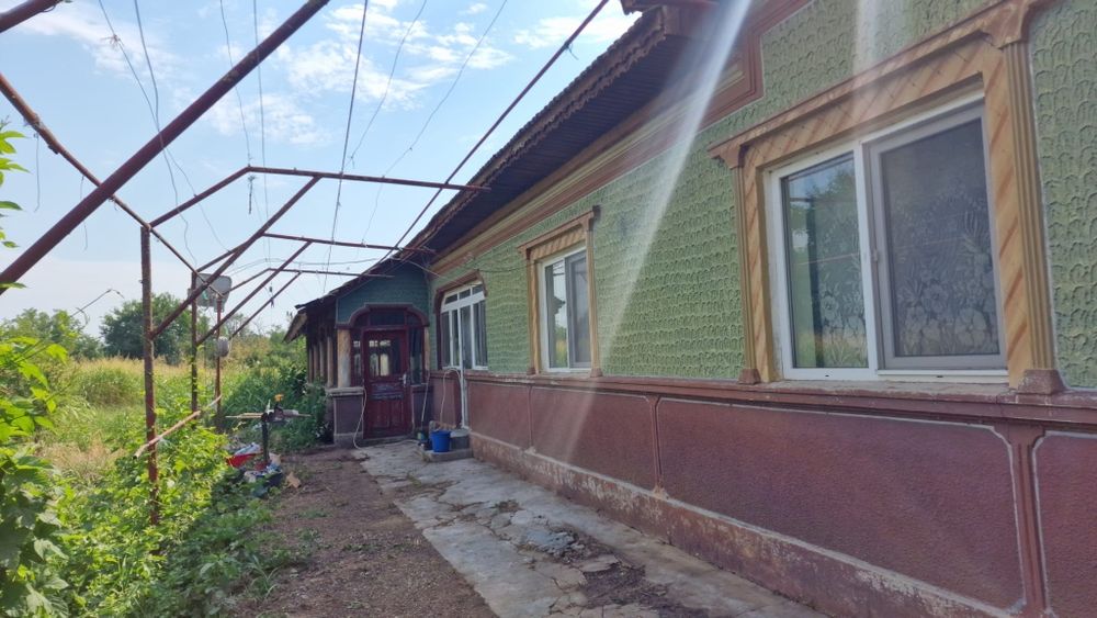 Casa Comana sat Falastoaca