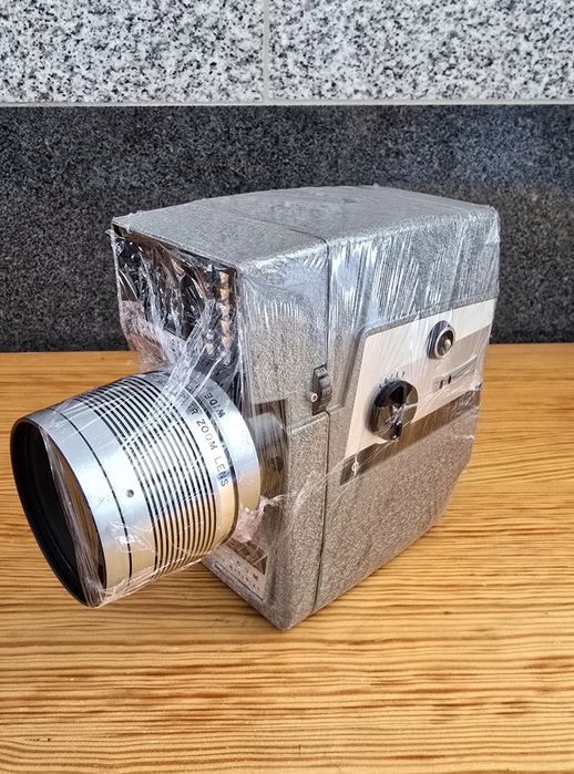 Ретро камера - Revere Model 119 8mm Power Zoom