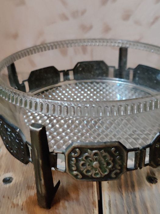 Продается конфетница. Низ из мельхиора.