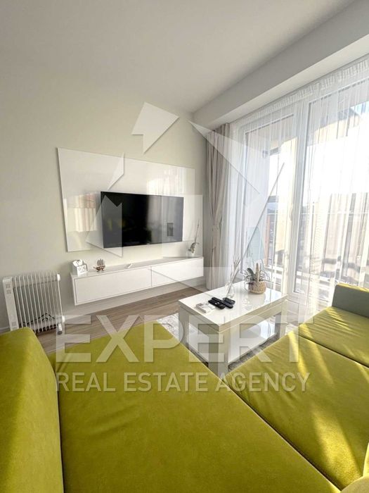 Двустаен апартамент в к.к. Св. Св. Константин и Елена, 67 м², 700 евро