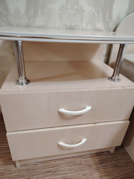 Спальная тахта и 2 тумбочки