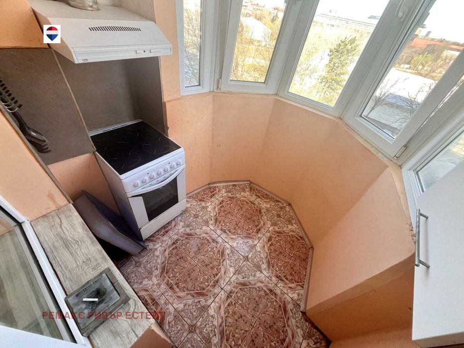 Продава се Тристаен апартамент в Русе, Родина 1 - 89 кв.м за 768 €/кв.м - Снимка #8